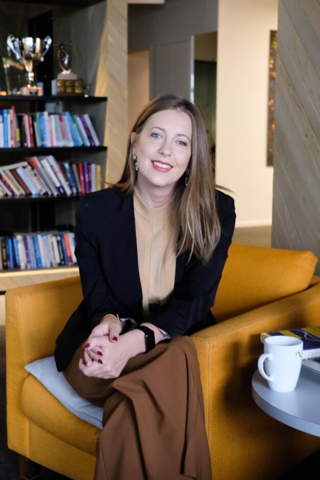 Töökeel: Eesti, Inglise Kontakt: helena.ojalah@gmail.com +372 56475091 LinkedIN: https://www.linkedin.com/in/helena-ojala-coach/